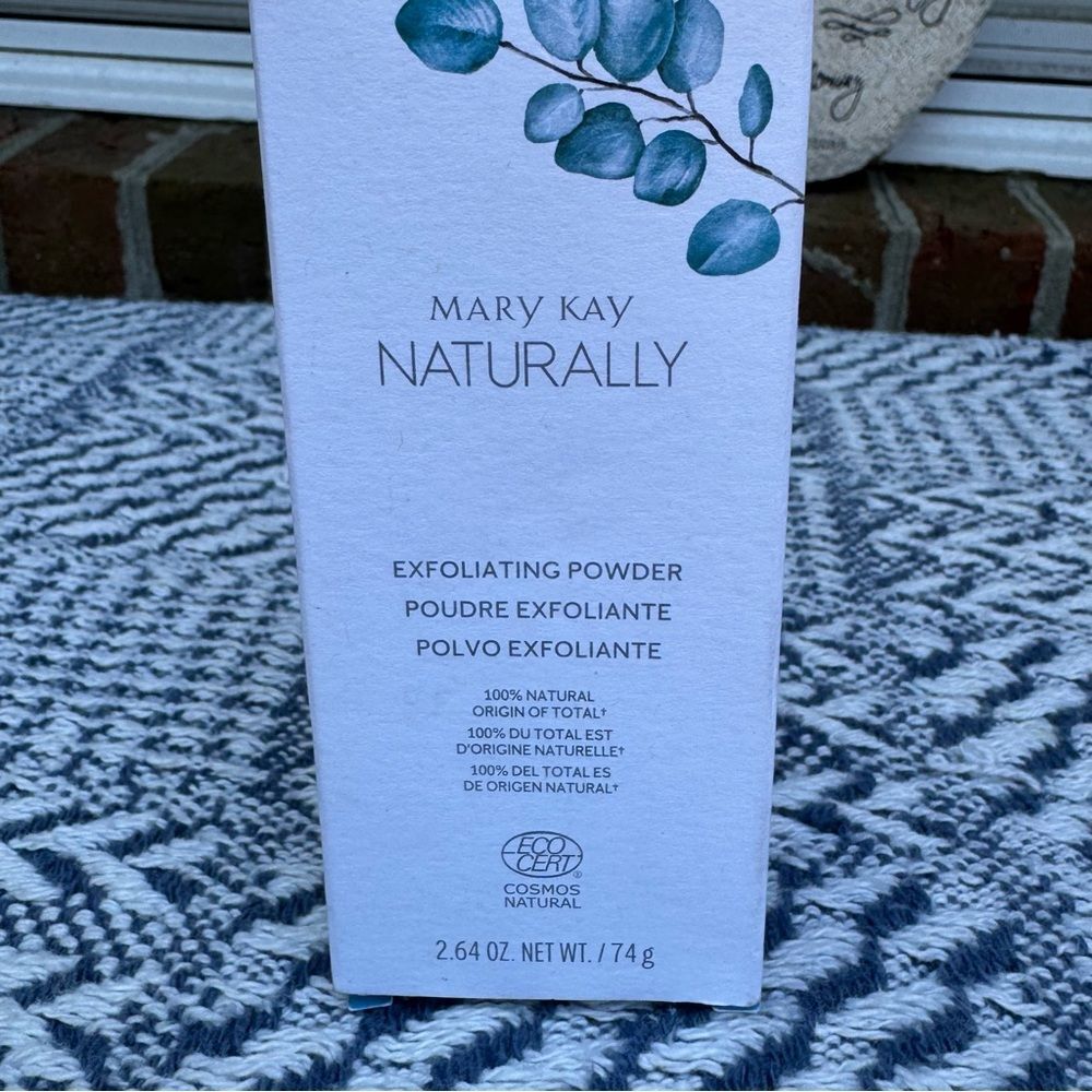 NWT Mary Kay Naturally Exfoliating Powder - Picture 2 of 3